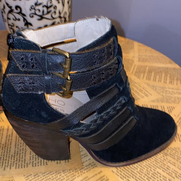 🎃 Soho Cobbler Suede & Leather cutout booties - Picture 6 of 10